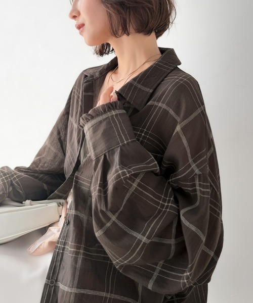 classicalelf(クラシカルエルフ)の「《10月上旬再入荷!予約受付中》ほんのり透けるチェック柄で、秋のムードを♪胸ポケット付きオーバーサイズシアーチェックシャツ(長袖)(シャツ/ブラウス・レディース・グレー/ベージュ/ブラウン・SMALL/LARGE/X-LARGE/MEDIUM)」の20枚目の写真
