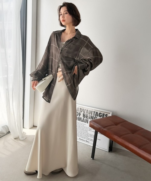 classicalelf(クラシカルエルフ)の「《10月上旬再入荷!予約受付中》ほんのり透けるチェック柄で、秋のムードを♪胸ポケット付きオーバーサイズシアーチェックシャツ(長袖)(シャツ/ブラウス・レディース・グレー/ベージュ/ブラウン・SMALL/LARGE/X-LARGE/MEDIUM)」の21枚目の写真