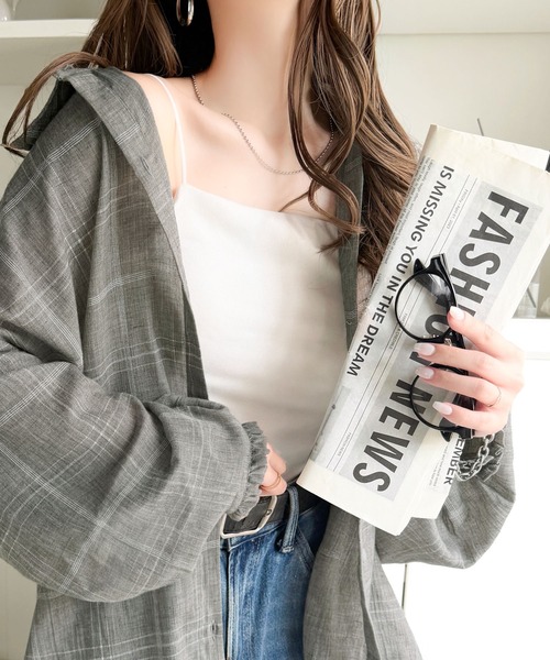 classicalelf(クラシカルエルフ)の「《10月上旬再入荷!予約受付中》ほんのり透けるチェック柄で、秋のムードを♪胸ポケット付きオーバーサイズシアーチェックシャツ(長袖)(シャツ/ブラウス・レディース・グレー/ベージュ/ブラウン・SMALL/LARGE/X-LARGE/MEDIUM)」の8枚目の写真
