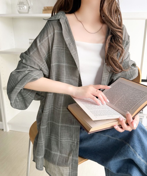 classicalelf(クラシカルエルフ)の「《10月上旬再入荷!予約受付中》ほんのり透けるチェック柄で、秋のムードを♪胸ポケット付きオーバーサイズシアーチェックシャツ(長袖)(シャツ/ブラウス・レディース・グレー/ベージュ/ブラウン・SMALL/LARGE/X-LARGE/MEDIUM)」の7枚目の写真