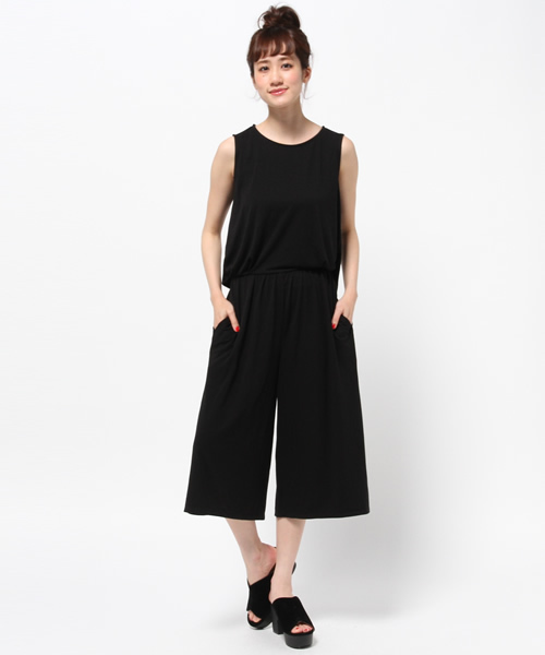 earth music&ecology（アースミュージックアンドエコロジー）の「【2016Spring】オールインワンワイドパンツ（つなぎ/オールインワン・レディース・ブラック/ネイビー・MEDIUM/SMALL）」の2枚目の写真