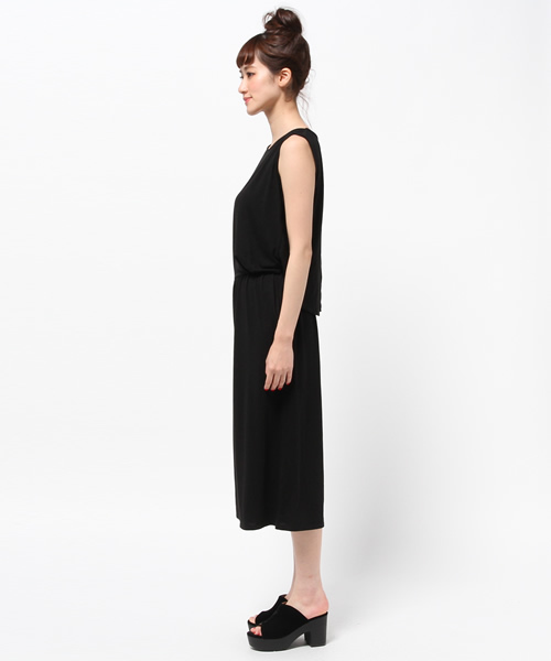 earth music&ecology（アースミュージックアンドエコロジー）の「【2016Spring】オールインワンワイドパンツ（つなぎ/オールインワン・レディース・ブラック/ネイビー・MEDIUM/SMALL）」の4枚目の写真