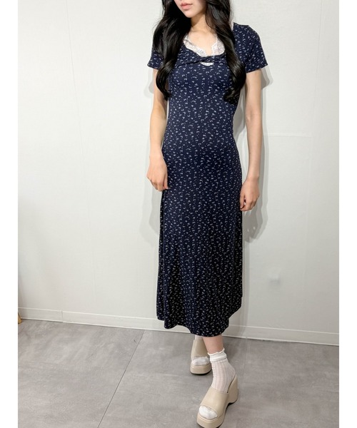 marcydorn（マーシードルン）の「小花柄 レースネック 半袖タイトロングワンピース フェミニンフィットドレス（ワンピース・レディース・ネイビー・S/M/L）」の6枚目の写真