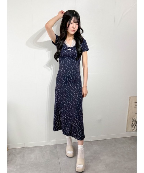marcydorn（マーシードルン）の「小花柄 レースネック 半袖タイトロングワンピース フェミニンフィットドレス（ワンピース・レディース・ネイビー・S/M/L）」の7枚目の写真