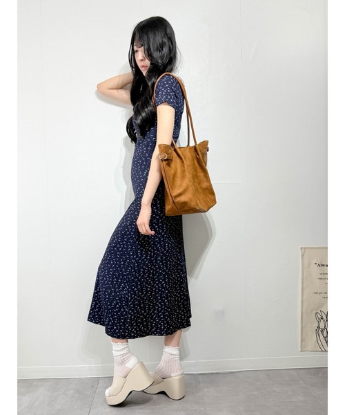 marcydorn（マーシードルン）の「小花柄 レースネック 半袖タイトロングワンピース フェミニンフィットドレス（ワンピース・レディース・ネイビー・S/M/L）」の12枚目の写真