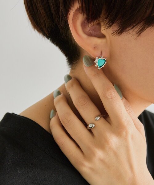 ear PAPILLONNER(イアパピヨネ)の「ターコイズハートストーンピアス(ピアス(両耳用)・レディース・ブルー系その他・FREE)」の5枚目の写真