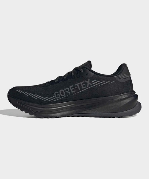 adidas(アディダス)の「スーパーノヴァ ライズ GTX ランニング / Supernova Rise GTX Running / ランニングシューズ / アディダス adidas(スニーカー・メンズ・ブラック・25.5cm/26.5cm/26.0cm/29.0cm/28.5cm/28.0cm/27.5cm/27.0cm/25.0cm)」の2枚目の写真