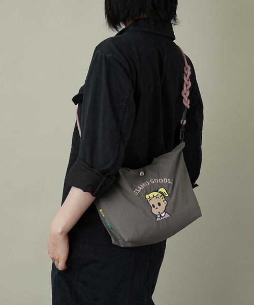 OSAMU GOODS(オサムグッズ)の「【unify × OSAMU GOODS(オサムグッズ)】軽撥水 ショルダーバッグ ハンドバッグ OTNS-02(ショルダーバッグ・レディース・グレー/ネイビー/ブルーグリーン/キャメル/レッド/アイボリー・ONE SIZE)」の3枚目の写真