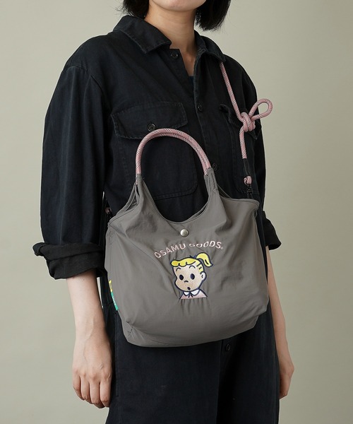 OSAMU GOODS(オサムグッズ)の「【unify × OSAMU GOODS(オサムグッズ)】軽撥水 ショルダーバッグ ハンドバッグ OTNS-02(ショルダーバッグ・レディース・グレー/ネイビー/ブルーグリーン/キャメル/レッド/アイボリー・ONE SIZE)」の8枚目の写真