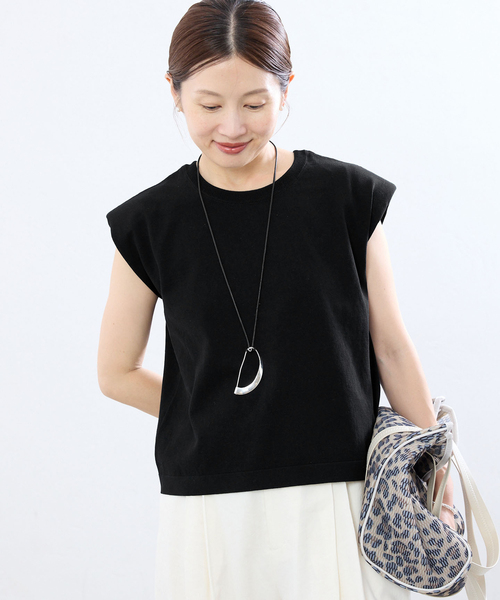 IENA（イエナ）の「《手洗い可能》パワーショルダースリーブレスニット（ニット/セーター・レディース・ブラック/チャコールグレー・FREE）」の5枚目の写真