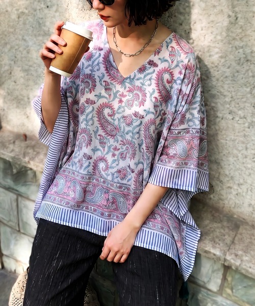 antiqua(アンティカ)の「総柄 綿100 ペイズリー柄 ポンチョ ブラウス(シャツ/ブラウス・レディース・グリーン系その他/オレンジ系その他/パープル系その他/ブルー系その他2/イエロー系その他/ブルー系その他/パープル系その他2/オレンジ系その他2・FREE)」の4枚目の写真