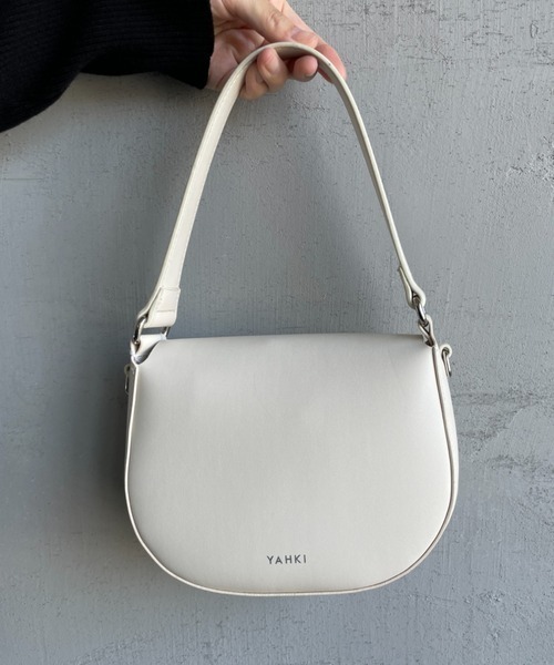 YAHKI（ヤーキ）の「【WEB先行予約】[YAHKI/ヤーキ] フェイクレザー 2WAY ハーフムーンバッグ(WEB限定)（ショルダーバッグ・レディース・ブラック/アイボリー・ONE SIZE）」の20枚目の写真