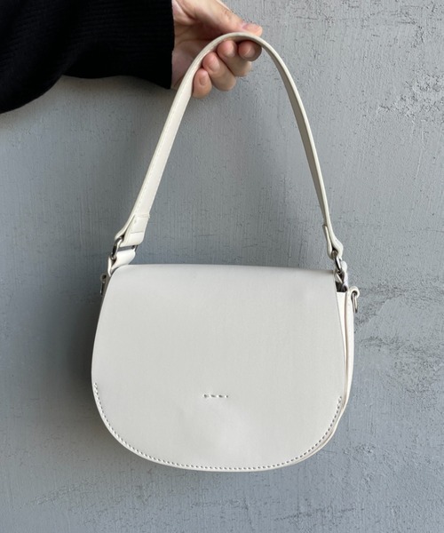 YAHKI（ヤーキ）の「【WEB先行予約】[YAHKI/ヤーキ] フェイクレザー 2WAY ハーフムーンバッグ(WEB限定)（ショルダーバッグ・レディース・ブラック/アイボリー・ONE SIZE）」の21枚目の写真