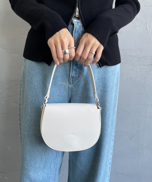 YAHKI（ヤーキ）の「【WEB先行予約】[YAHKI/ヤーキ] フェイクレザー 2WAY ハーフムーンバッグ(WEB限定)（ショルダーバッグ・レディース・ブラック/アイボリー・ONE SIZE）」の14枚目の写真