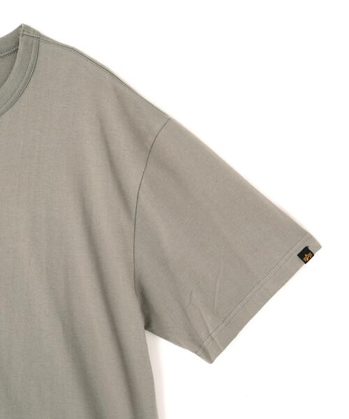 Alpha Industries(アルファインダストリーズ)の「Alpha Industries/アルファ インダストリーズ/ESSENTIAL RELAXED FIT TEE (DESTINATION)/エッセンシャル リラックスフィットTシャツ デスティネーション(Tシャツ/カットソー・メンズ・ホワイト/グレー・S/M/L/XL)」の5枚目の写真