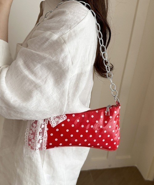 mebole(メボレ)の「dot chain shoulder bag(ショルダーバッグ・レディース・ホワイト/ブラック/レッド・FREE)」の4枚目の写真
