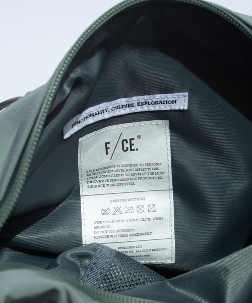 F/CE. （エフシーイー）の「F/CE. TEXNIC ROLL TOP SHOULDER / エフシーイー テックスニック ロールトップ ショルダー（ショルダーバッグ・メンズ・ブラック・FREE）」の13枚目の写真
