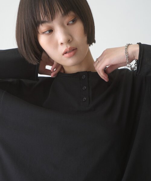 CIAOPANIC TYPY(チャオパニックティピー)の「∴【前後2WAY】ヘンリーネックサテンレースドッキングシアースラブTee(Tシャツ/カットソー・レディース・オフホワイト/ブラウン/ブラック・ONE SIZE)」の6枚目の写真