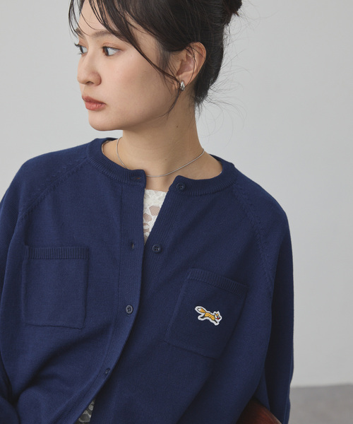PENNEYS(ぺニーズ)の「PENNEYS/ペニーズ 別注 THE FOX ワンポイント刺繍 ハイゲージ クルーネックカーディガン(カーディガン/ボレロ・レディース・チャコールグレー/レッド/ネイビー/アイボリー/杢グレー/ダークブラウン/ブラック・L/M)」の22枚目の写真