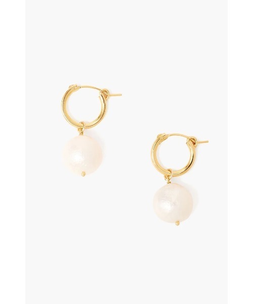 A.en（エイエン ）の「【CHAN LUU】BAROQUE PEARL HOOP EARRINGS（ピアス（両耳用）・レディース・ホワイト/グリーン・ONE SIZE）」の2枚目の写真