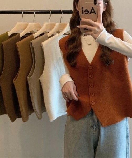 Beststore(ベストストア)の「ニットベスト レディース Vネック 前開き レトロ 韓国 秋冬 トップス(ベスト・レディース・オレンジ/カーキ/ダークブラウン/キャメル/アイボリー・FREE)」の15枚目の写真
