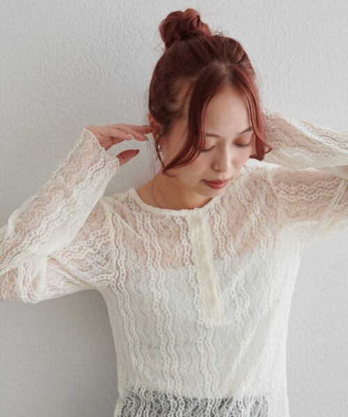 DISCOAT(ディスコート)の「【WEB限定】レースラメシアーヘンリーネックトップス(Tシャツ/カットソー・レディース・ホワイト/ブラック/ブラウン・FREE)」の2枚目の写真