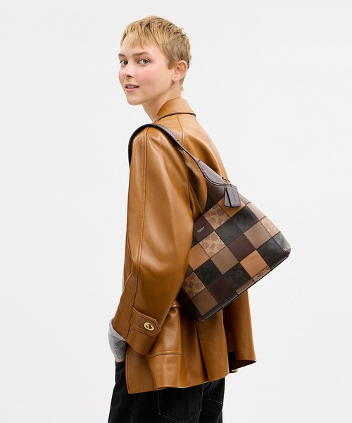 Coachtopia（コーチトピア）の「オルター/エゴ スモール スラウチー ショルダー バッグ（ショルダーバッグ・レディース・ブラウン系その他・ONE）」の3枚目の写真