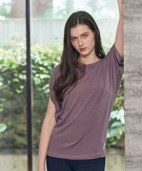 Julier Yoga and Relax(ジュリエヨガアンドリラックス)の「Julier ストレッチベア天竺プルオーバー(Tシャツ/カットソー・レディース・ピンク系その他/ホワイト/ブラック・FREE)」の3枚目の写真