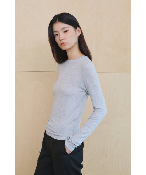 KUME(クメ)の「ベーシック ウールブレンド レイヤリングトップ グレー(Tシャツ/カットソー・レディース・その他・MEDIUM/SMALL)」の5枚目の写真