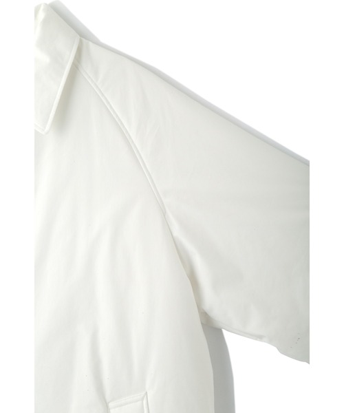 Y(ワイ)の「Y / ORGANIC COTTON / POLYESTER PADDING CO(ダウンジャケット/コート・メンズ・ホワイト/ネイビー・MEDIUM/SMALL/LARGE)」の16枚目の写真