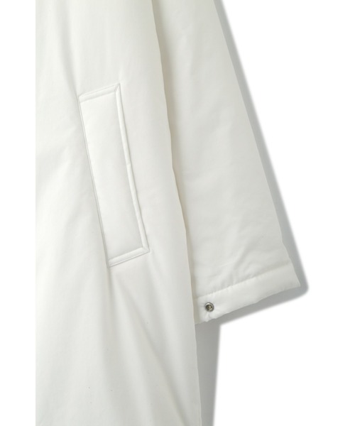 Y(ワイ)の「Y / ORGANIC COTTON / POLYESTER PADDING CO(ダウンジャケット/コート・メンズ・ホワイト/ネイビー・MEDIUM/SMALL/LARGE)」の17枚目の写真