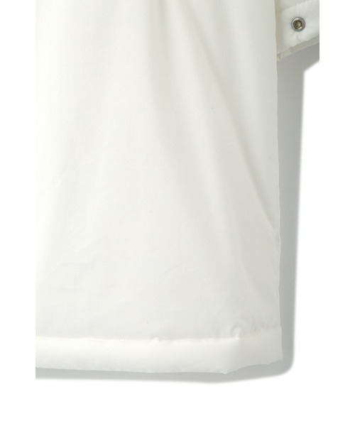 Y(ワイ)の「Y / ORGANIC COTTON / POLYESTER PADDING CO(ダウンジャケット/コート・メンズ・ホワイト/ネイビー・MEDIUM/SMALL/LARGE)」の18枚目の写真