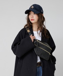 フェイクレザーボディバッグ