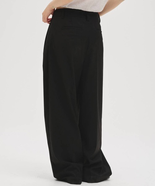 TODAYFUL(トゥデイフル)の「【TODAYFUL/トゥデイフル】Lightweight Tuck Trousers/ライトウェイトタックトラウザーパンツ(スラックス・レディース・ブラウン/ブラック・36/38)」の4枚目の写真