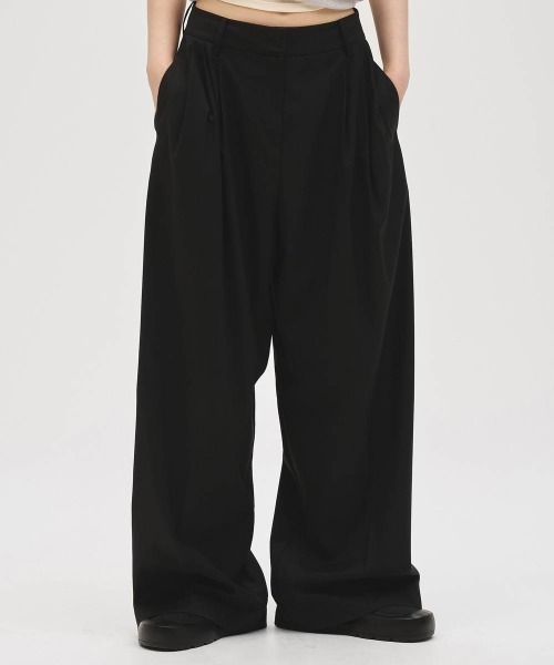 TODAYFUL(トゥデイフル)の「【TODAYFUL/トゥデイフル】Lightweight Tuck Trousers/ライトウェイトタックトラウザーパンツ(スラックス・レディース・ブラウン/ブラック・36/38)」の3枚目の写真