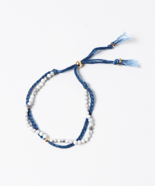 岩座 IWAKURA（イワクラ）の「【岩座】本藍染め 綿麻ブレスレット 藍（ブレスレット・レディース・レッド/ブラウン/ブラック/クリア/ブルー/ターコイズブルー/ホワイト/パープル/ダークブルー・FREE）」の2枚目の写真