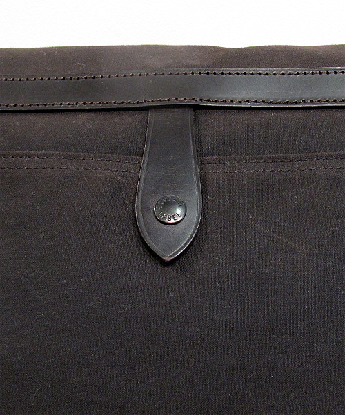 PORTER（ポーター）の「LUGGAGE LABEL PROOF SHOULDER BAG <B印 YOSHIDA SELECT>（ショルダーバッグ・メンズ・ブラウン・ONE SIZE）」の8枚目の写真