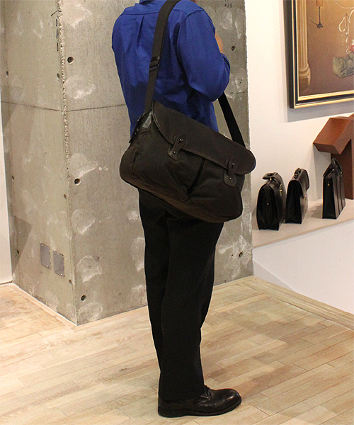 PORTER（ポーター）の「LUGGAGE LABEL PROOF SHOULDER BAG <B印 YOSHIDA SELECT>（ショルダーバッグ・メンズ・ブラウン・ONE SIZE）」の3枚目の写真