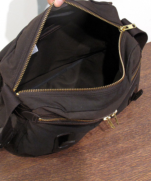 PORTER（ポーター）の「LUGGAGE LABEL PROOF SHOULDER BAG <B印 YOSHIDA SELECT>（ショルダーバッグ・メンズ・ブラウン・ONE SIZE）」の12枚目の写真