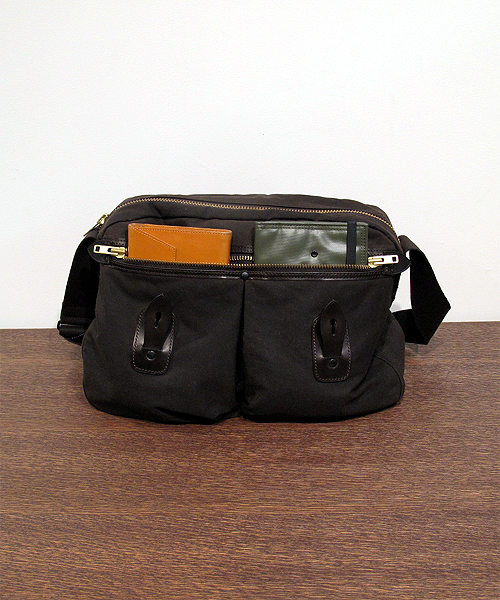 PORTER（ポーター）の「LUGGAGE LABEL PROOF SHOULDER BAG <B印 YOSHIDA SELECT>（ショルダーバッグ・メンズ・ブラウン・ONE SIZE）」の14枚目の写真