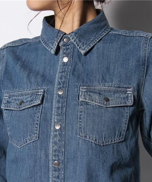 X-girl（エックスガール）の「BREEZY DENIM SHIRT（シャツ/ブラウス・レディース・ブルー/ライトブルー・1/2）」の5枚目の写真