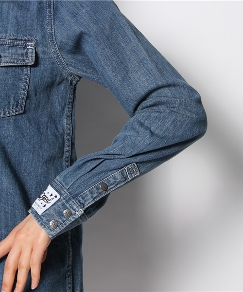 X-girl（エックスガール）の「BREEZY DENIM SHIRT（シャツ/ブラウス・レディース・ブルー/ライトブルー・1/2）」の6枚目の写真