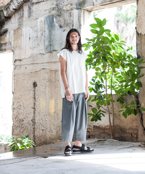 glamb（グラム）の「Tuck cropped pants / タッククロップドパンツ