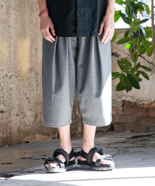 glamb（グラム）の「Tuck cropped pants /　タッククロップドパンツ（その他パンツ・メンズ・グレー/ブラック・2/4/0/3/1）」の12枚目の写真
