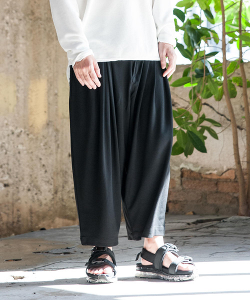 glamb（グラム）の「Tuck cropped pants /　タッククロップドパンツ（その他パンツ・メンズ・グレー/ブラック・2/4/0/3/1）」の5枚目の写真