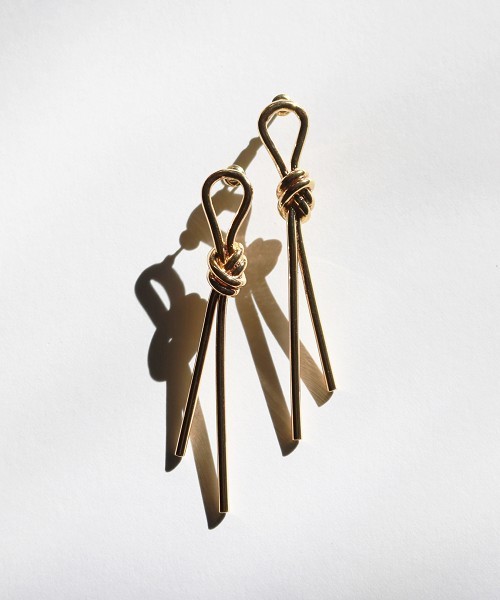 TODAYFUL（トゥデイフル）の「ノットロングピアス（ピアス（両耳用）・レディース・シルバー/ゴールド・FREE）」の2枚目の写真