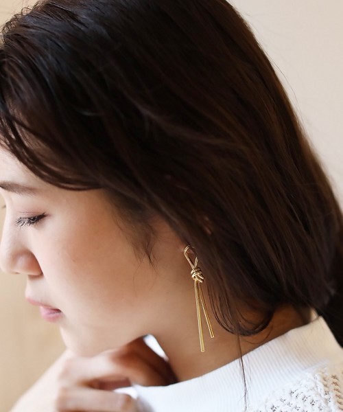 TODAYFUL（トゥデイフル）の「ノットロングピアス（ピアス（両耳用）・レディース・シルバー/ゴールド・FREE）」の6枚目の写真