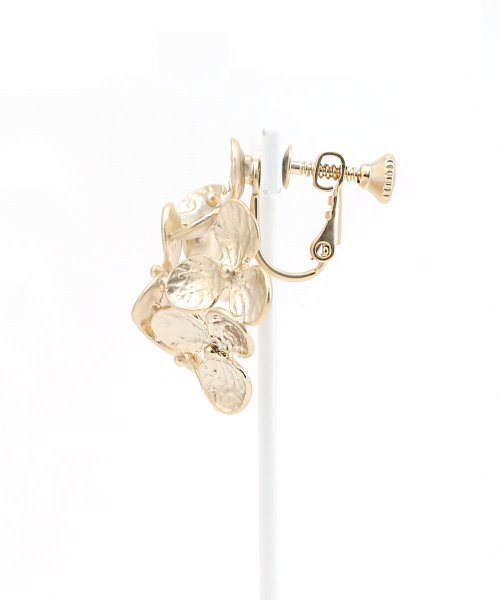 colleca la（コレカラ）の「メタルフラワーイヤリング（イヤリング・レディース・シルバー/ゴールド・FREE）」の8枚目の写真