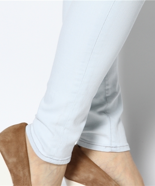 ROSE BUD（ローズバッド）の「(J.BRAND) 620E403 FROSTBITE M/R SUPPER SKINNY（チノパンツ・レディース・ホワイト系その他・22/23/24/25/26/27）」の9枚目の写真