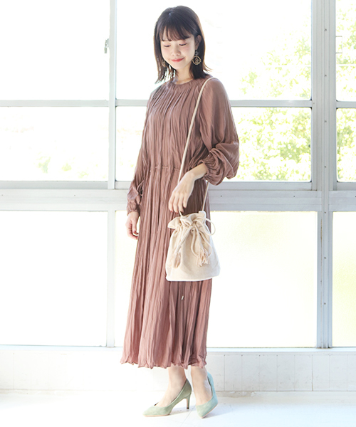 SESTO（セスト）の「ナチュラルカラー巾着ショルダーバッグ（ショルダーバッグ・レディース・キャメル/ブラック/アイボリー・ONESIZE）」の12枚目の写真